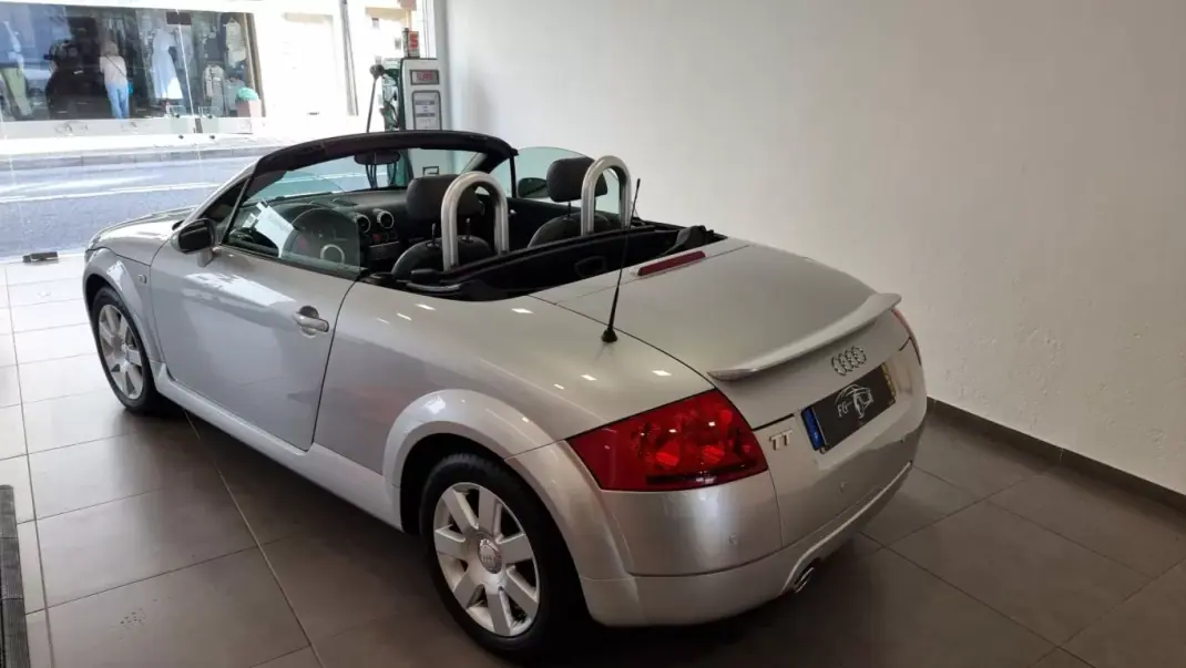 Audi TT Roadster 2004 - 17990 EUR, 63500 km - AUTO.MOTO.pt - 63500km - foto 2 de 24