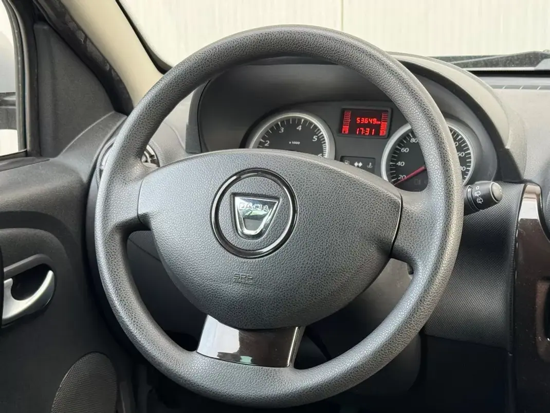 Dacia Duster 2010 - 10950 EUR, 50000 km - AUTO.MOTO.pt - 50000km - foto 10 de 17