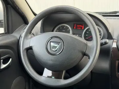 Dacia Duster 2010 - 10950 EUR, 50000 km - AUTO.MOTO.pt - 50000km - foto 10 de 17