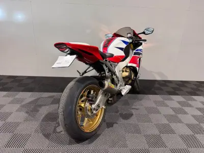 Honda CBR 1000RR 2015 - 14500 EUR, 33944 km - AUTO.MOTO.pt - 33944km - foto 7 de 21