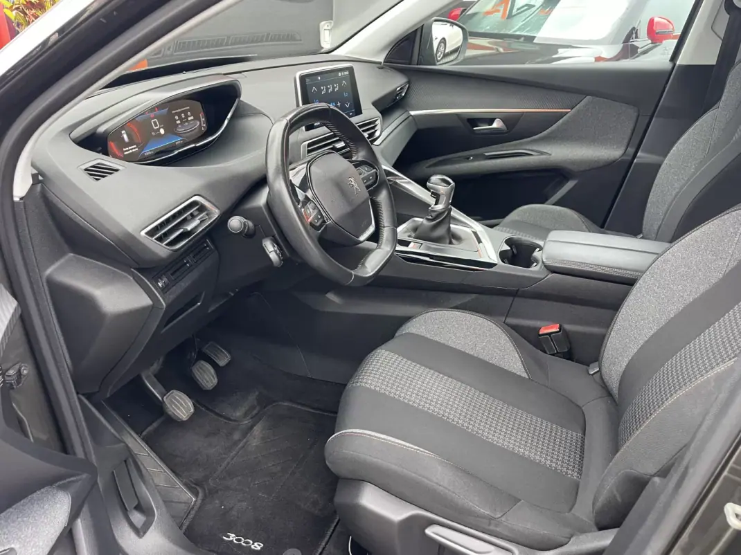 Peugeot 3008 2020 - 17950 EUR, 93626 km - 93626km - foto 8 de 12