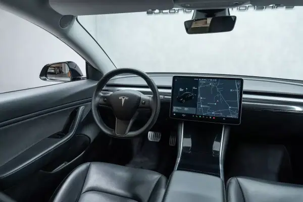 Tesla Model 3 2020 - 30950 EUR, 78000 km - AUTO.MOTO.pt - 78000km - foto 18 de 46