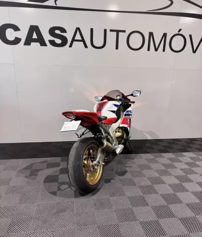 Honda CBR 1000RR 2015 - 14500 EUR, 33944 km - AUTO.MOTO.pt - 33944km - foto 18 de 21
