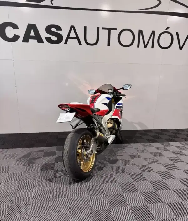 Honda CBR 1000RR 2015 - 14500 EUR, 33944 km - AUTO.MOTO.pt - 33944km - foto 18 de 21