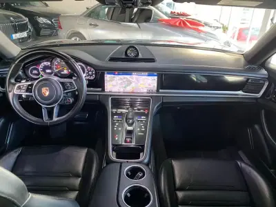 Porsche Panamera 2018 - 60500 EUR, 104962 km - AUTO.MOTO.pt - 104962km - foto 8 de 58