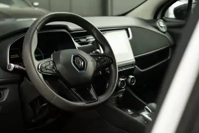 Renault Zoe 2020 - 15500 EUR, 101426 km - AUTO.MOTO.pt - 101426km - foto 8 de 24