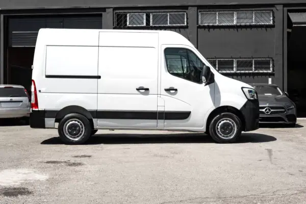 Renault Master 2023 - 23500 EUR, 81000 km - AUTO.MOTO.pt - 81000km - foto 2 de 18