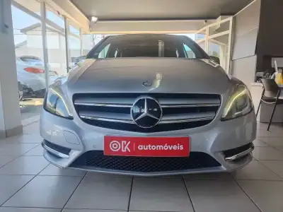 Mercedes-Benz B 180 2012 - 10990 EUR, 221000 km - AUTO.MOTO.pt - 221000km - foto 3 de 35