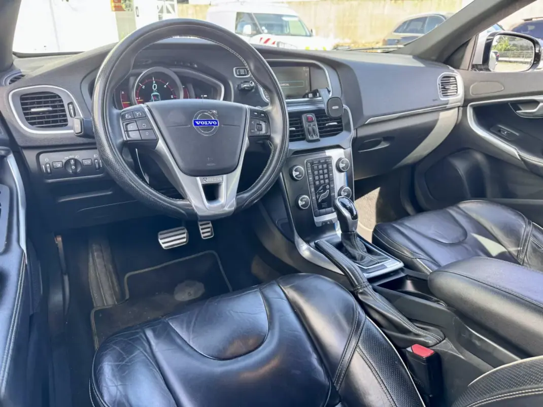 Volvo V40 2014 - 12500 EUR, 191000 km - AUTO.MOTO.pt - 191000km - foto 19 de 25