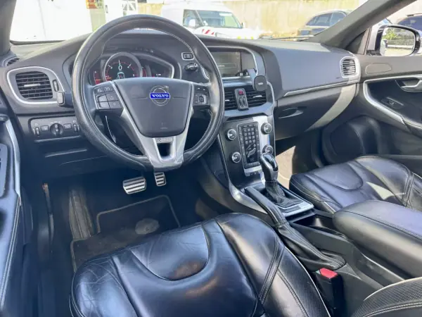 Volvo V40 2014 - 13990 EUR, 191000 km - AUTO.MOTO.pt - 191000km - foto 19 de 25