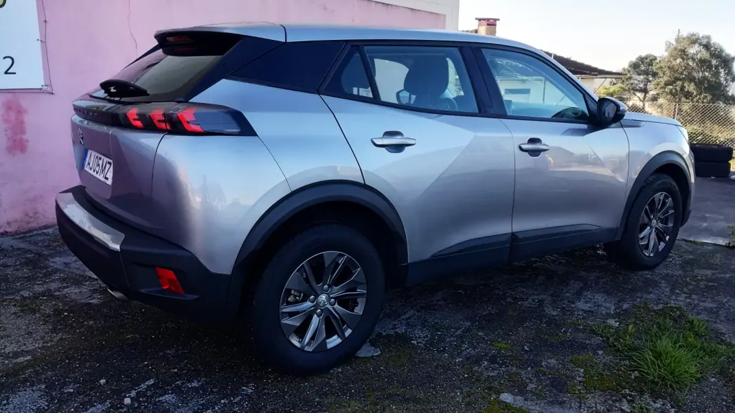 Peugeot 2008 2021 - 17999 EUR, 118000 km - AUTO.MOTO.pt - 118000km - foto 4 de 31