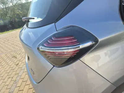 Renault Zoe 2020 - 12750 EUR, 133250 km - AUTO.MOTO.pt - 133250km - foto 11 de 29