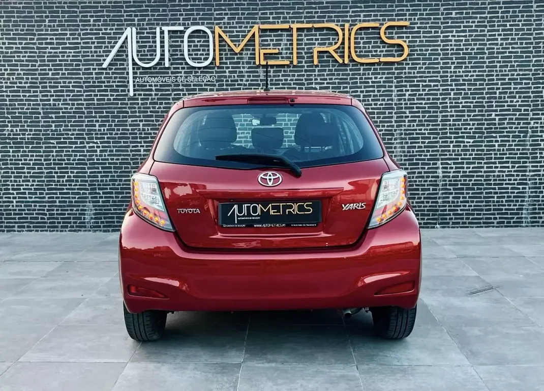 Toyota Yaris 2014 - 9990 EUR, 157000 km - 157000km - foto 13 de 14