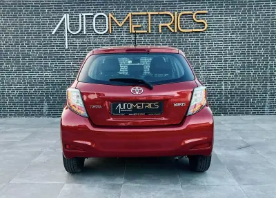Toyota Yaris 2014 - 9990 EUR, 157000 km - AUTO.MOTO.pt - 157000km - foto 13 de 14