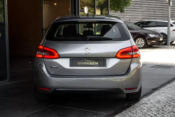 Peugeot 308 SW 2019 - 8250 EUR, 315740 km - AUTO.MOTO.pt - 315740km - foto 10 de 37