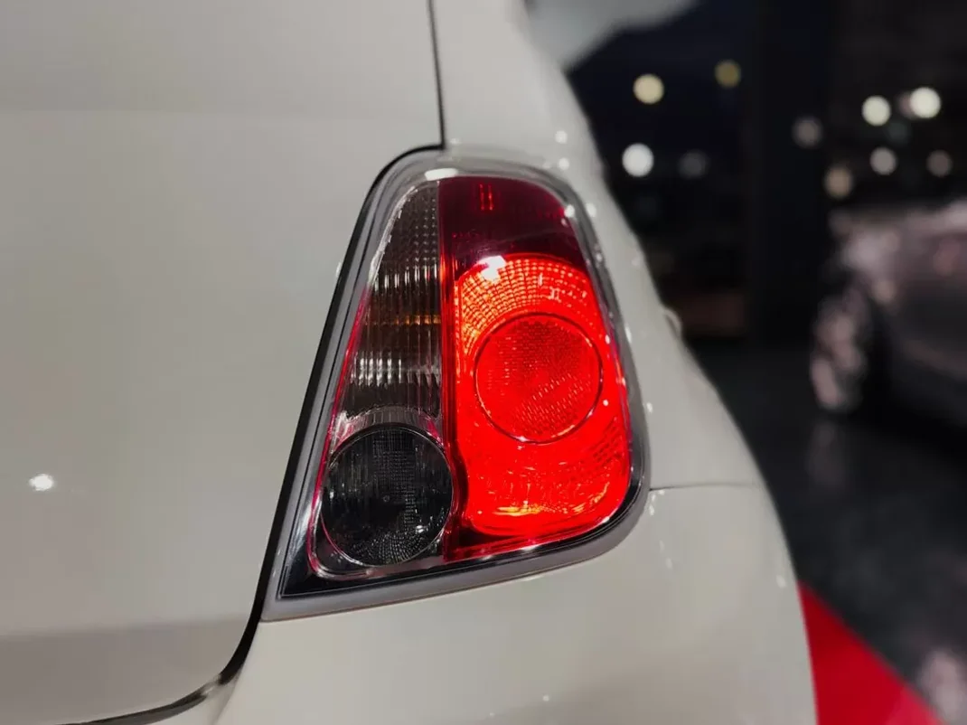 Fiat 500 2015 - 10900 EUR, 127625 km - AUTO.MOTO.pt - 127625km - foto 28 de 29