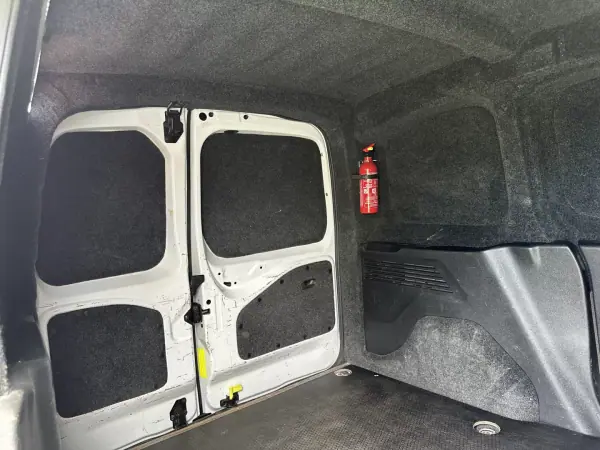 Citroën Berlingo 1.5 Hdi 2019 - 9900 EUR, 180000 km - AUTO.MOTO.pt - 180000km - foto 21 de 43