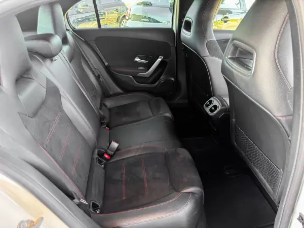 Mercedes-Benz A 180 2018 - 23500 EUR, 102000 km - AUTO.MOTO.pt - 102000km - foto 11 de 19