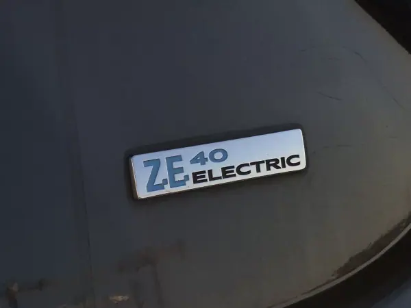 Renault Zoe 2019 - 12990 EUR, 86924 km - AUTO.MOTO.pt - 86924km - foto 24 de 29
