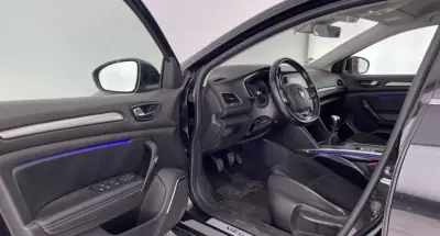 Renault Mégane Sport Tourer 2017 - 12499 EUR, 112021 km - AUTO.MOTO.pt - 112021km - foto 8 de 15