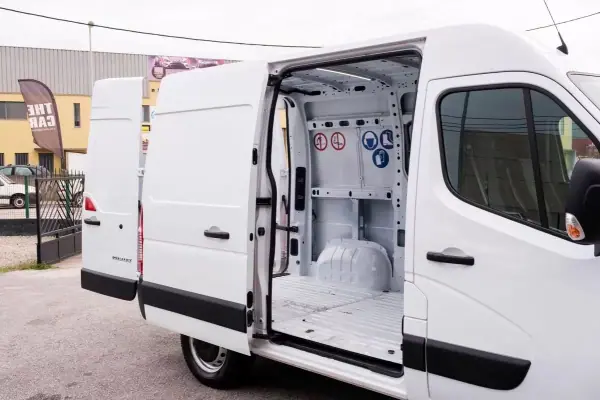 Renault MASTER 2.2DCI CAIXA ABERTA 2023 - 22750 EUR, 166000 km - AUTO.MOTO.pt - 166000km - foto 13 de 20
