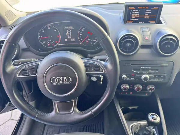 Audi A1 2014 - 12500 EUR, 194000 km - AUTO.MOTO.pt - 194000km - foto 16 de 17