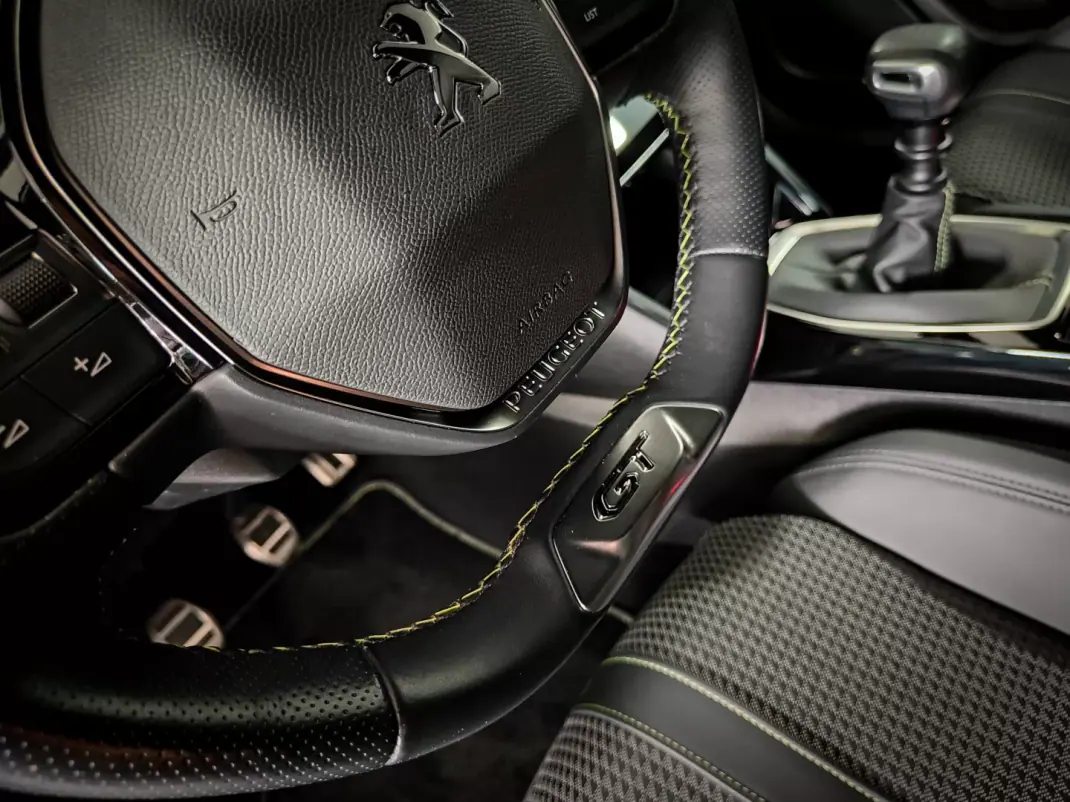 Peugeot 2008 2020 - 15990 EUR, 67000 km - AUTO.MOTO.pt - 67000km - foto 47 de 61