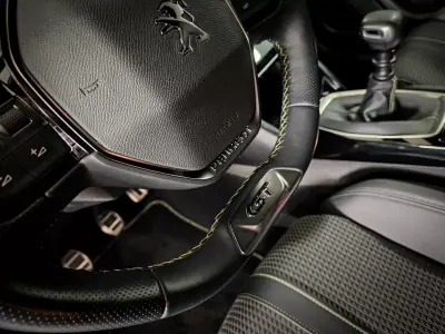 Peugeot 2008 2020 - 15990 EUR, 67000 km - AUTO.MOTO.pt - 67000km - foto 47 de 61