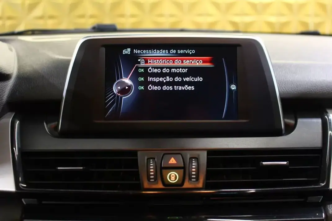 BMW 218 Active Tourer 2015 - 18250 EUR, 66000 km - AUTO.MOTO.pt - 66000km - foto 25 de 30