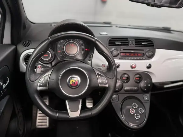 Abarth 500C 2011 - 13990 EUR, 139400 km - 139400km - foto 13 de 17