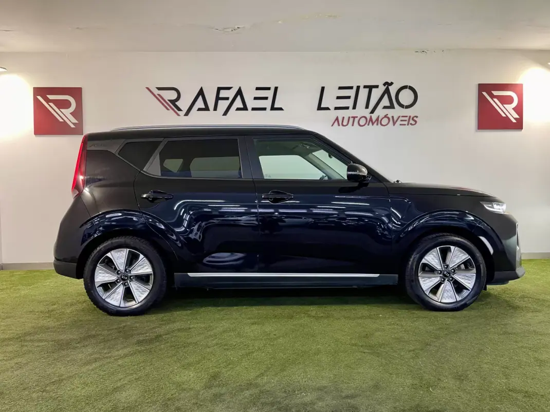 Kia e-Soul 2020 - 19750 EUR, 79000 km - AUTO.MOTO.pt - 79000km - foto 6 de 38