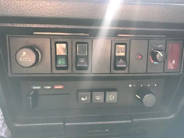 Volvo 244 1987 - 10500 EUR, 317000 km - AUTO.MOTO.pt - 317000km - foto 22 de 41