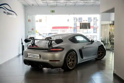 Porsche 718 Cayman 2022 - 220000 EUR, 9950 km - AUTO.MOTO.pt - 9950km - foto 16 de 42