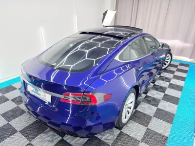 Tesla Model S 2017 - 18000 EUR, 250000 km - AUTO.MOTO.pt - 250000km - foto 8 de 24