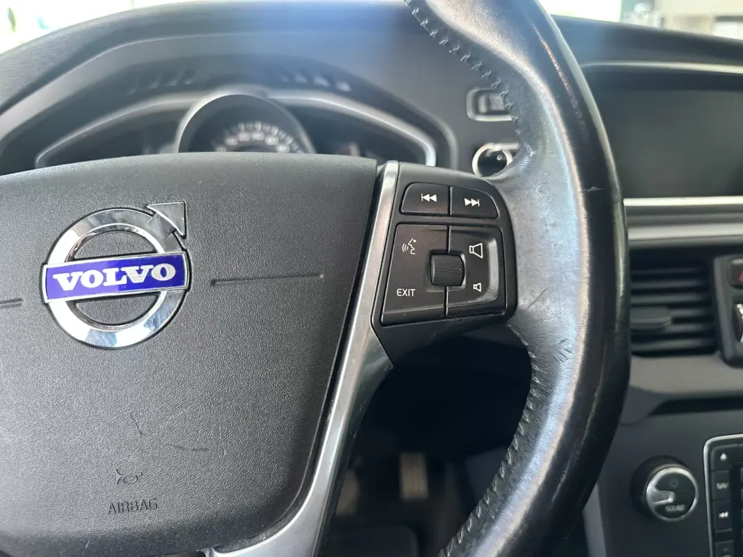 Volvo V40 2014 - 9840 EUR, 209700 km - 209700km - foto 14 de 23