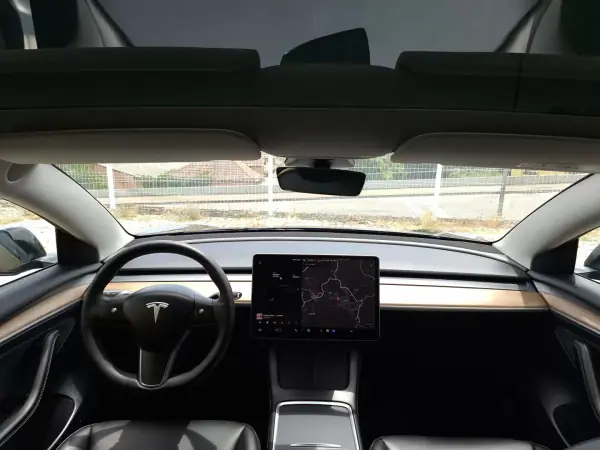 Tesla Model 3 2022 - 32490 EUR, 88297 km - AUTO.MOTO.pt - 88297km - foto 10 de 19