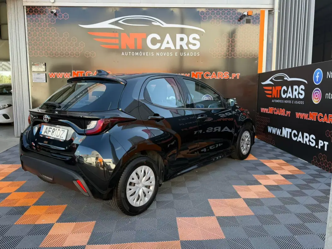 Toyota Yaris 2021 - 14900 EUR, 111329 km - AUTO.MOTO.pt - 111329km - foto 2 de 16