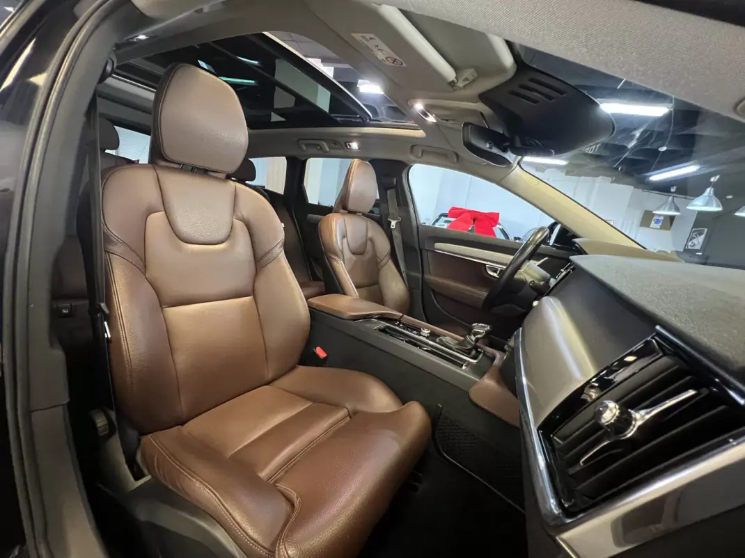 Volvo V90 2018 - 27490 EUR, 160000 km - AUTO.MOTO.pt - 160000km - foto 4 de 53