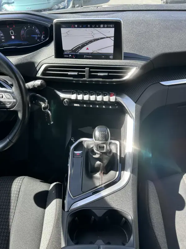 Peugeot 3008 2019 - 13900 EUR, 180724 km - AUTO.MOTO.pt - 180724km - foto 29 de 34
