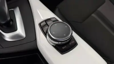 BMW 118 2016 - 16990 EUR, 140660 km - AUTO.MOTO.pt - 140660km - foto 25 de 32