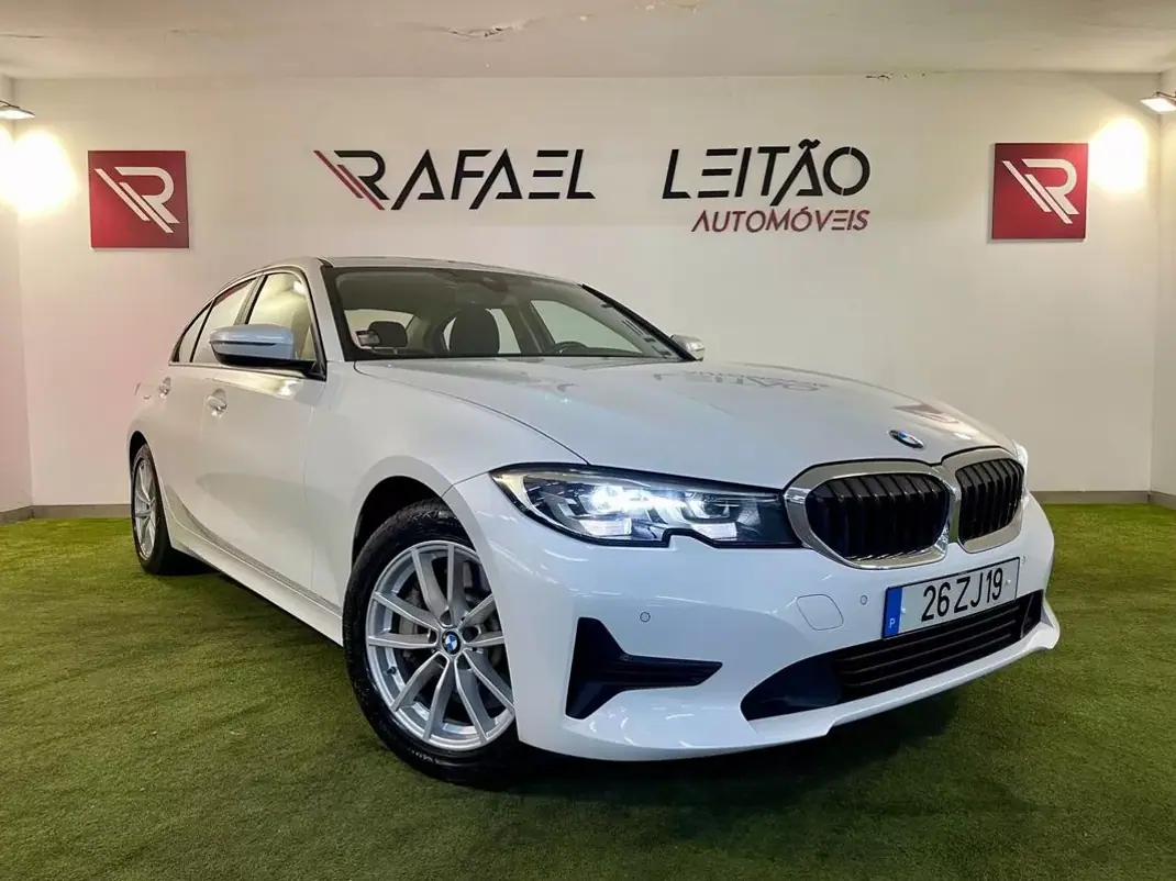 BMW 330 2019 - 23450 EUR, 115000 km - AUTO.MOTO.pt - 115000km - foto 4 de 36