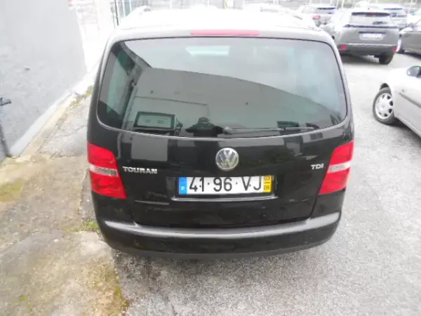 Volkswagen Touran 2003 - 7500 EUR, 303400 km - AUTO.MOTO.pt - 303400km - foto 4 de 11