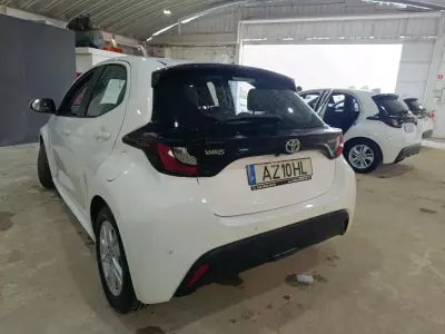 Toyota Yaris 2023 - 22500 EUR, 65747 km - AUTO.MOTO.pt - 65747km - foto 2 de 4