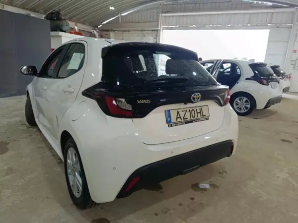 Toyota Yaris 2023 - 22500 EUR, 65747 km - AUTO.MOTO.pt - 65747km - foto 2 de 4