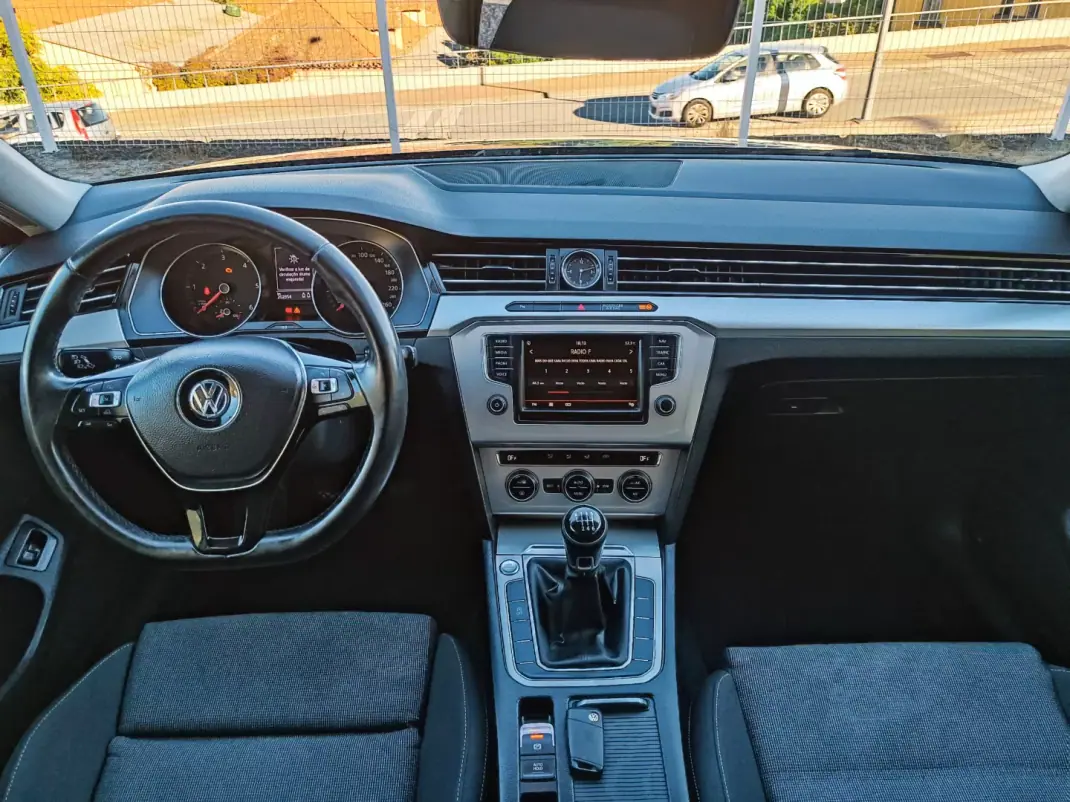 Volkswagen Passat Variant 2015 - 12490 EUR, 202331 km - 202331km - foto 9 de 21