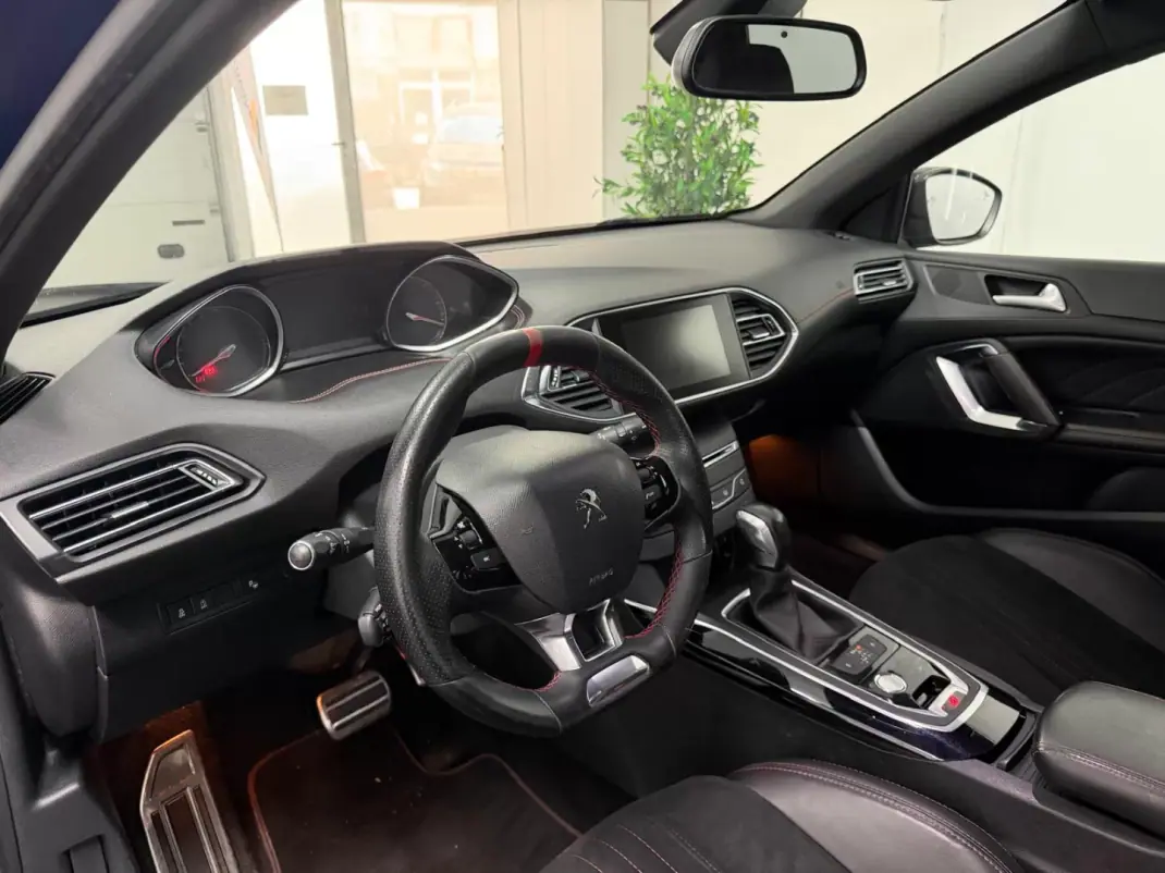 Peugeot 308 SW 2015 - 9990 EUR, 166000 km - AUTO.MOTO.pt - 166000km - foto 5 de 21