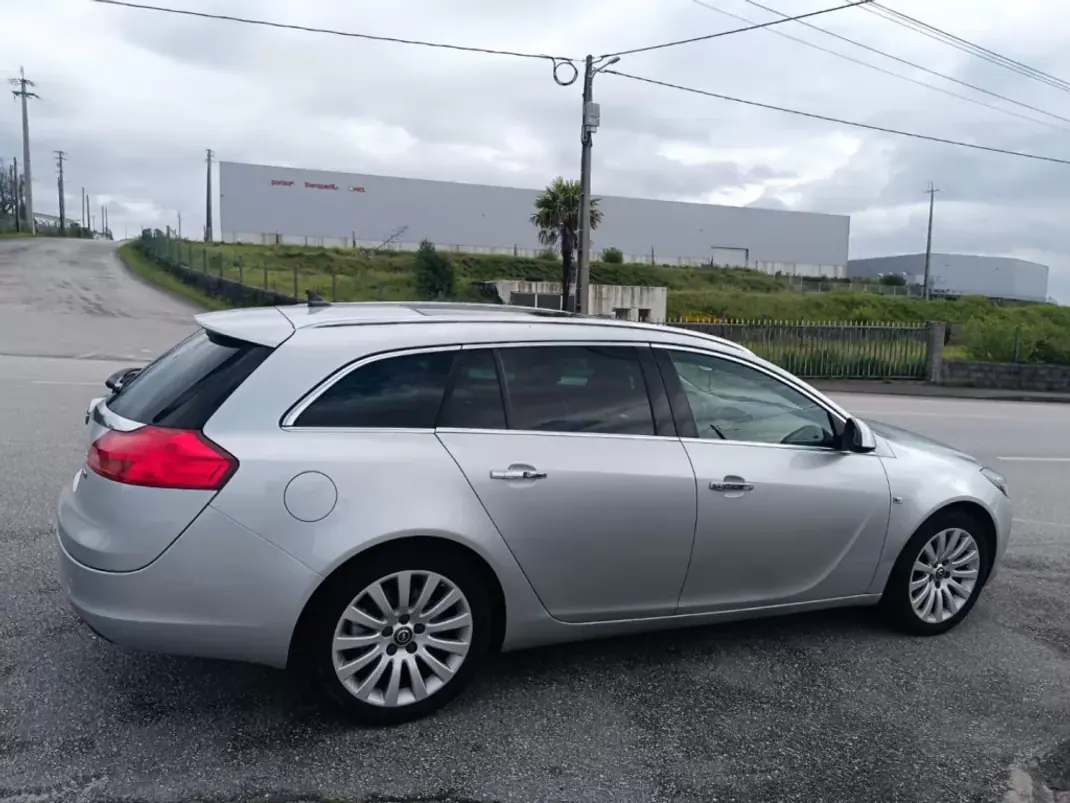 Opel Insignia Sports Tourer 2009 - 7500 EUR, 266000 km - AUTO.MOTO.pt - 266000km - foto 9 de 24