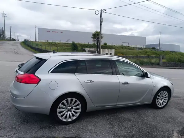 Opel Insignia Sports Tourer 2009 - 7500 EUR, 266000 km - AUTO.MOTO.pt - 266000km - foto 9 de 24