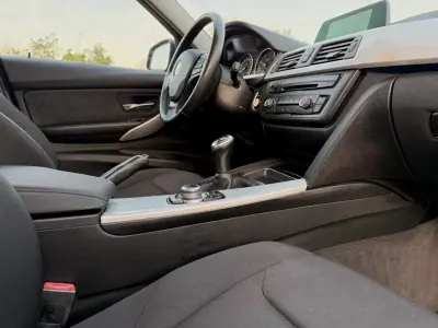 BMW 318 2013 - 15900 EUR, 177000 km - AUTO.MOTO.pt - 177000km - foto 8 de 17