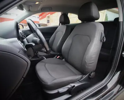 Audi A1 2011 - 11450 EUR, 136350 km - AUTO.MOTO.pt - 136350km - foto 8 de 26